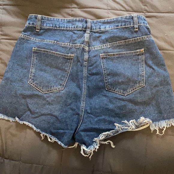XL never worn Jean shorts - Picture 2 of 2